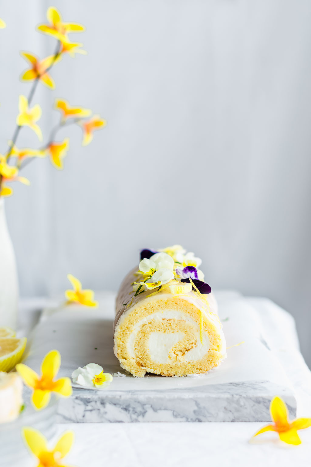 lemon roll cake (swiss roll)